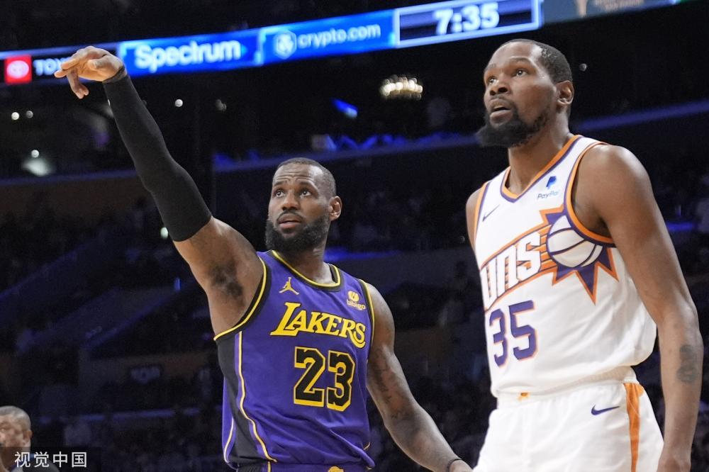 足球市场的 足球市场的